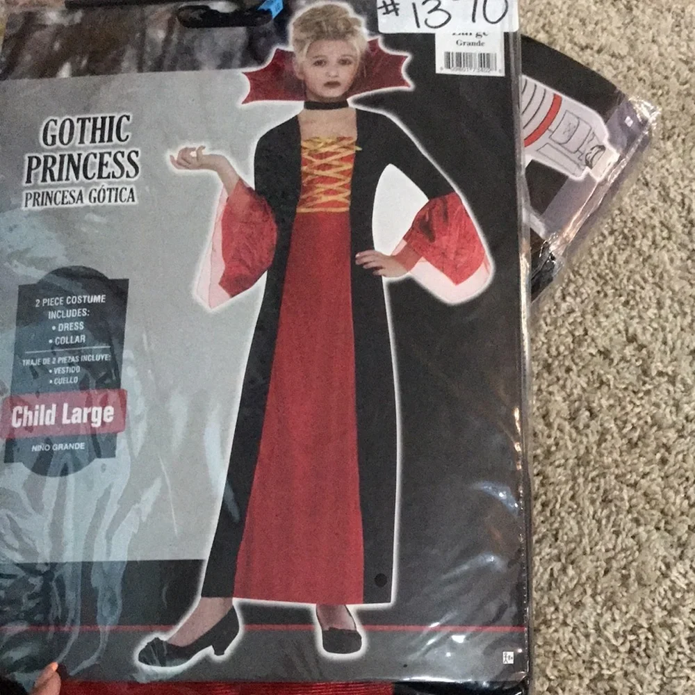 Princesses Gothic Red Black Gold Costume Vampire - Picture 4 of 6